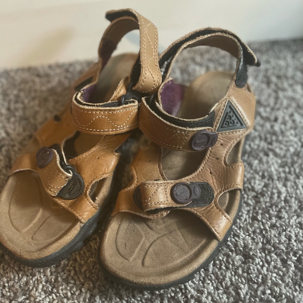 Women’s Nike Air Royo sandals size 8